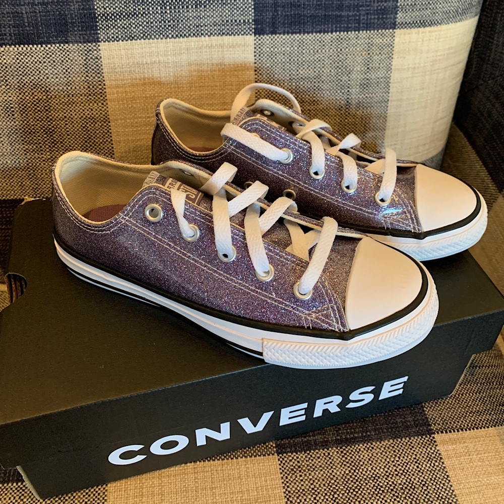 New Converse Girl’s size 1